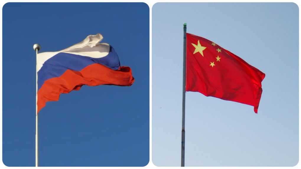 Na fotografii vlajky Ruska a Číny