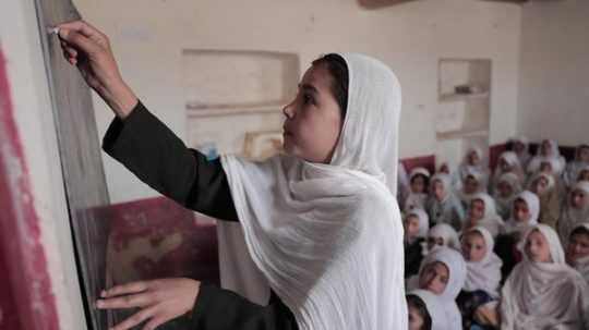 Afganské dievčatá v škole.