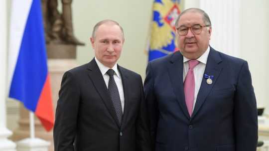 Vladimír Putin s oligarchom Ališerom Usmanovom.