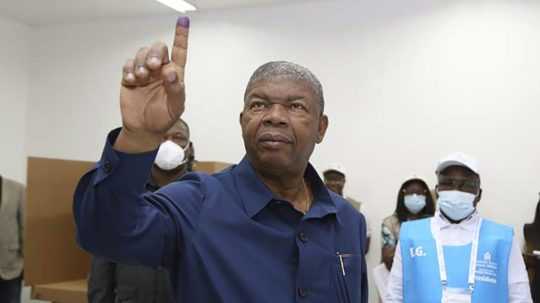 Víťaz volieb Joao Lourenco zo strany MPLA.