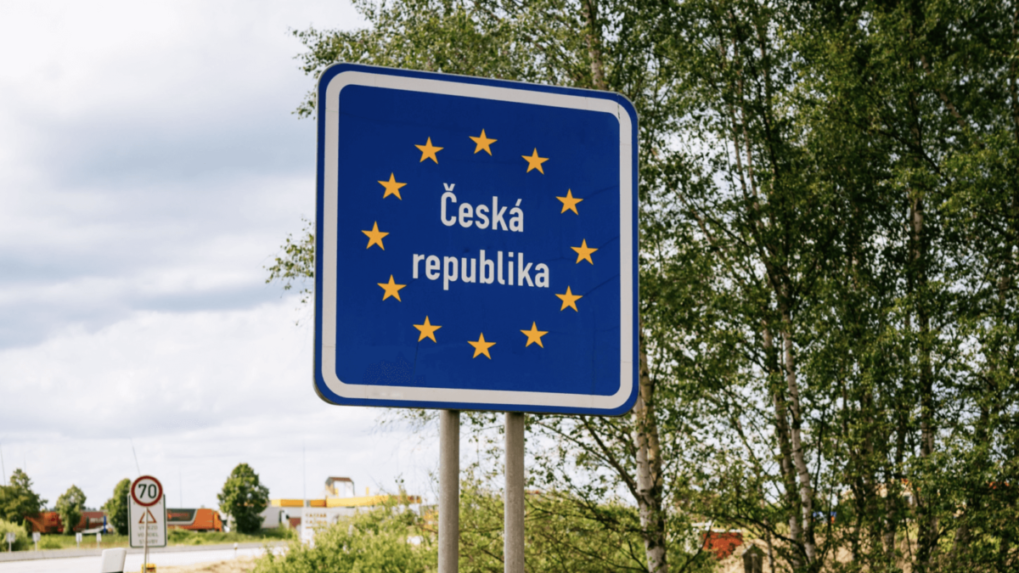Premiér Heger kritizoval Česko za zavedenie kontrol na hraniciach
