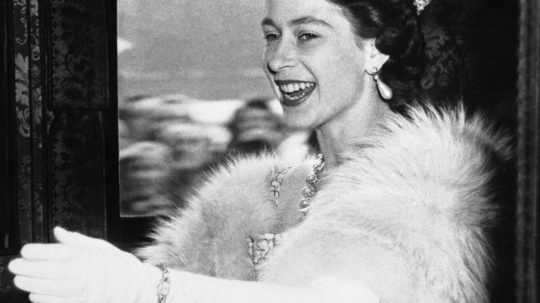 Na archívnej snímke zo 4. novembra 1952 britská kráľovná Alžbeta II.