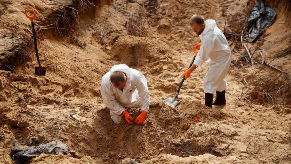 Zelenskyj: V Iziume objavili ďalšie dva masové hroby
