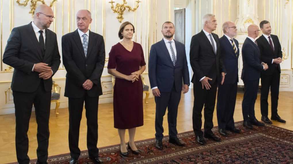 Odchádzajúci ministri strany SaS a ich nástupníci na oficiálnom menovaní prezidentkou Zuzanou Čaputovou.