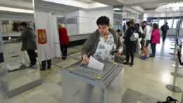 Hlasovanie v referende na východe Ukrajiny.