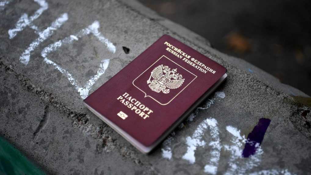 Eurokomisia odporučila štátom EÚ prísnejšie posudzovať víza pre Rusov