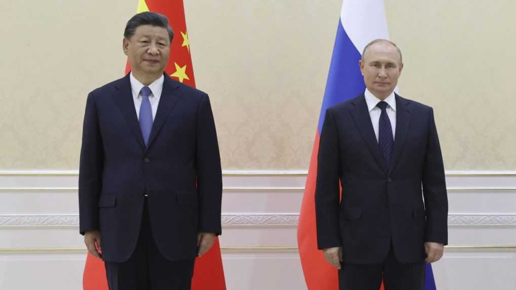 Čínsky prezident Si Ťin-pching (vľavo) a jeho ruský náprotivok Vladimir Putin.