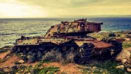 hrdzavý tank na Cypre