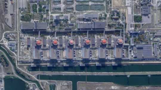 Satelitná snímka Záporožskej jadrovej elektrárne na Ukrajine.