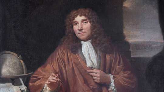 Na snímke prírodovedec Anton van Leeuwenhoek.
