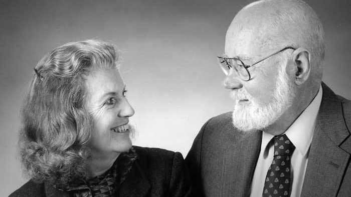 Laureát Nobelovej ceny za medicínu z roku 1990 a americký lekár Edward Donnall Thomas s manželkou Dorothy Martinovou.