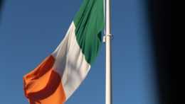 Na snímke vlajka Írska.