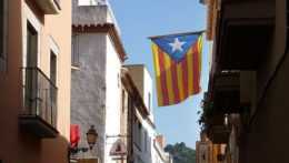 Ilustračná snímka katalánskej vlajky.