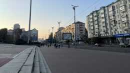 Na snímke ulica v Kyjeve.