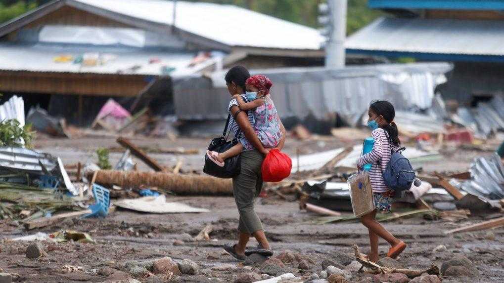 Počet obetí búrky na Filipínach sa približuje k stovke