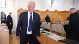 Na snímke podnikateľ Jozef Brhel, obžalovaný v kauze Mýtnik, prichádza do súdnej siene Špecializovaného trestného súdu (ŠTS).