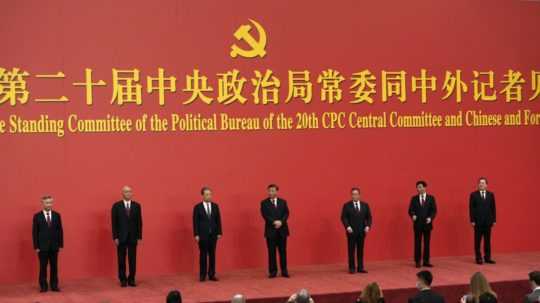 Členovia sedemčlenného stáleho výboru politbyra komunistickej strany v Číne.