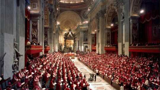 Na snímke zasadnutie biskupov počas druhého vatikánskeho koncilu v Bazilike sv. Petra v Ríme.