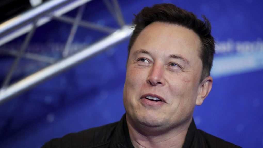 Musk oznámil, že obnoví zablokované účty niektorých novinárov