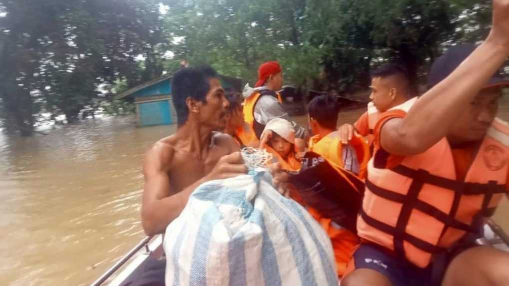 Po záplavách a zosuvoch pôdy na Filipínach zomrelo najmenej 31 ľudí
