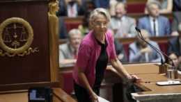 Francúzska premiérka Élisabeth Borneová v parlamente.