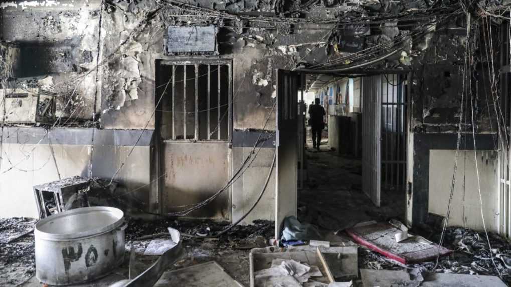 Počet obetí požiaru v iránskej väznici stúpol na osem