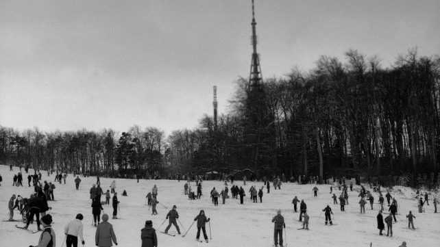 Na archívnej foto z 15. januára 1979 lyžiarska lúka pod Kamzíkom.