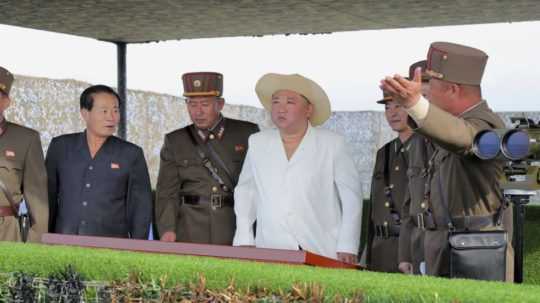 Severokorejský líder Kim Čong-un počas vojenského cvičenia.