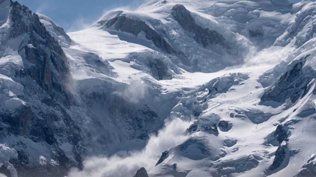 Lavína v Himalájach zasypala horolezcov