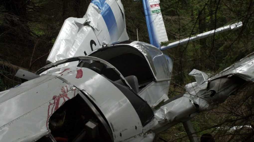 Pri páde lietadla v Česku zomreli dvaja ľudia