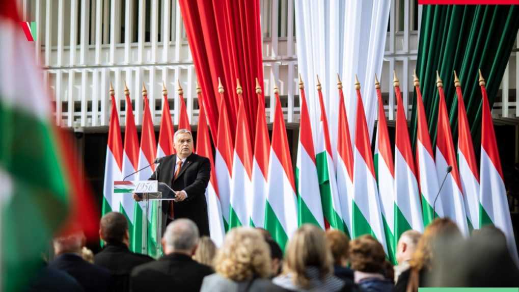 Maďarský premiér Viktor Orbán reční pri príležitosti 65. výročia protikomunistickej revolúcie.
