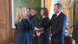 Na snímke prezidentka SR Zuzana Čaputová víta odborárov v prezidentskom paláci.