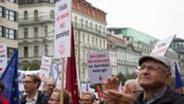 V Prahe na Václavskom námestí sa zišli ľudia, ktorí protestujú "proti chudobe".