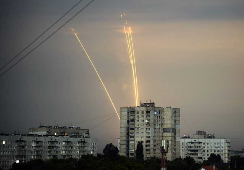 ruské rakety letia na Charkov
