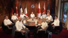 Lídri skupiny najvyspelejších krajín sveta G7 s predsedníčkou Európskej komisie Ursulou vo der Leyenovou a predsedom Európskej rady Charlesom Michelom.