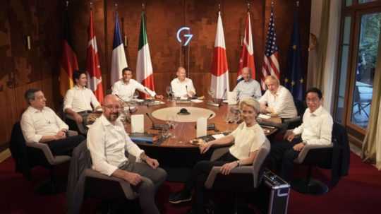 Lídri skupiny najvyspelejších krajín sveta G7 s predsedníčkou Európskej komisie Ursulou vo der Leyenovou a predsedom Európskej rady Charlesom Michelom.