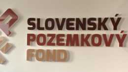 Na snímke je logo Slovenského pozemkového fondu.