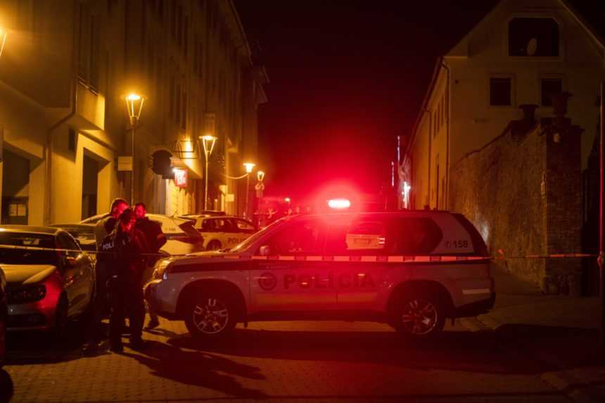 Na Zámockej ulici v Bratislave sa strieľalo, na mieste sú dvaja mŕtvi