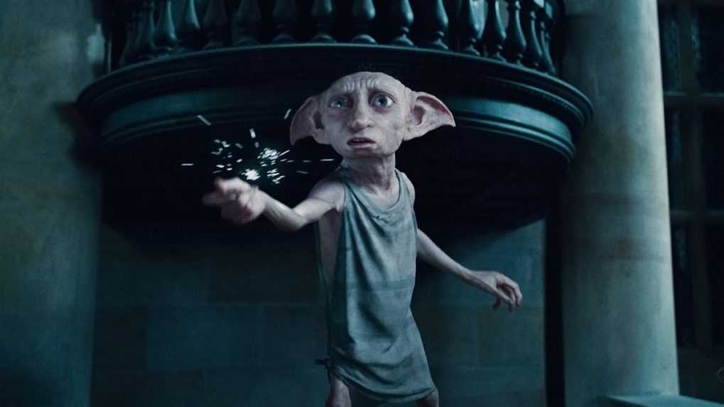 Wales žiada fanúšikov Harryho Pottera, aby na hrobe škriatka Dobbyho nenechávali ponožky