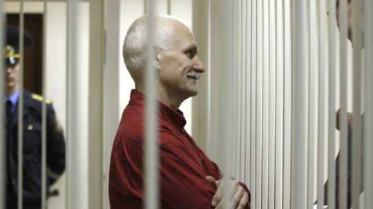 Na archívnej snímke z roku 2011 bieloruský aktivista v oblasti ľudských práv a líder prominentnej ľudskoprávnej skupiny Vesna Ales Biaľacki.
