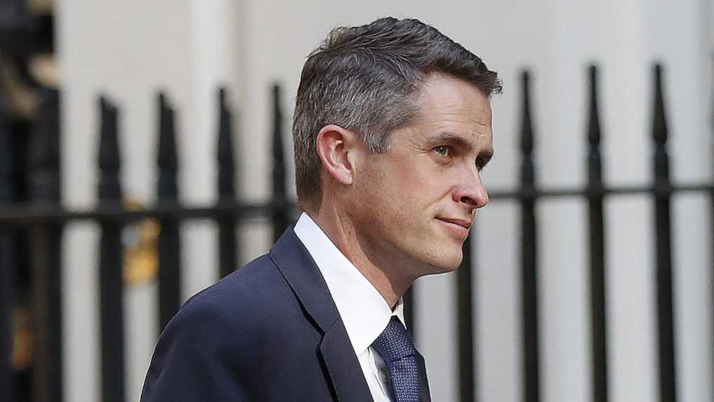 Vysokopostavený člen britskej vlády odstúpil pre tvrdenia o šikane