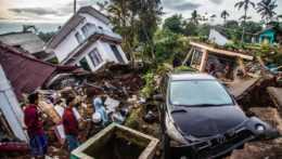 Na ilustračnej snímke Indonézia po zemetrasení.