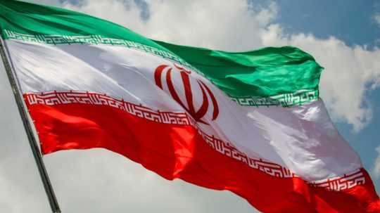 Ilustračná snímka iránskej vlajky.