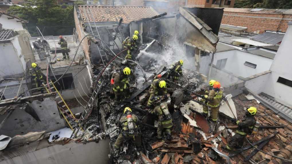 V Kolumbii spadlo malé lietadlo do obytnej štvrte