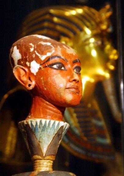 Na snímke je Tutanchamónova busta.