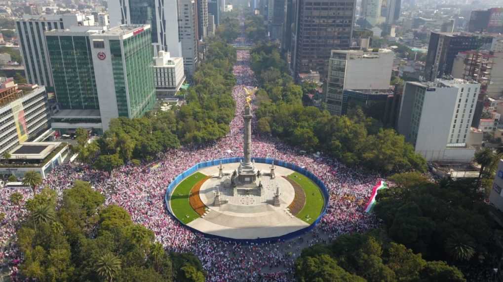 Desaťtisíce ľudí protestovali v Mexiku proti navrhovanej volebnej reforme