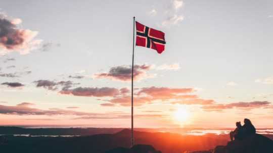 Ilustračná snímka nórskej vlajky.
