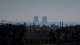 Na snímke je vidieť dva reaktory Záporožskej jadrovej elektrárne.