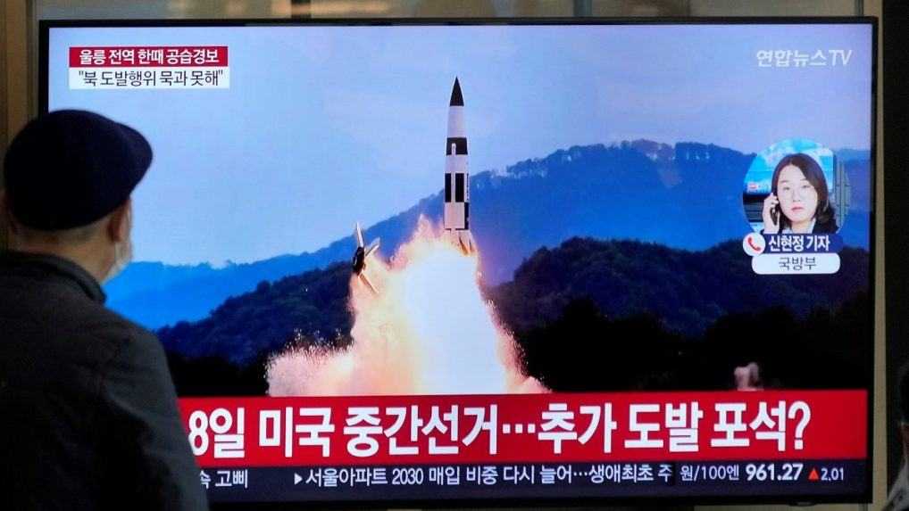 Pchjongjang odpálil ďalšie balistické strely. Spustili poplach v Japonsku a v Južnej Kórei