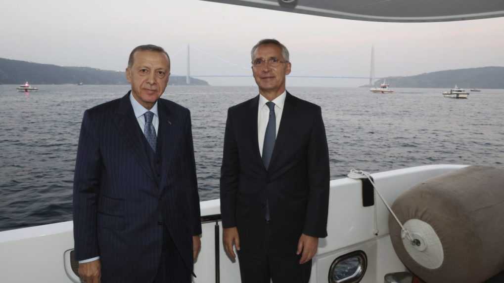 Stoltenberg rokoval s Erdoganom o rozšírení NATO